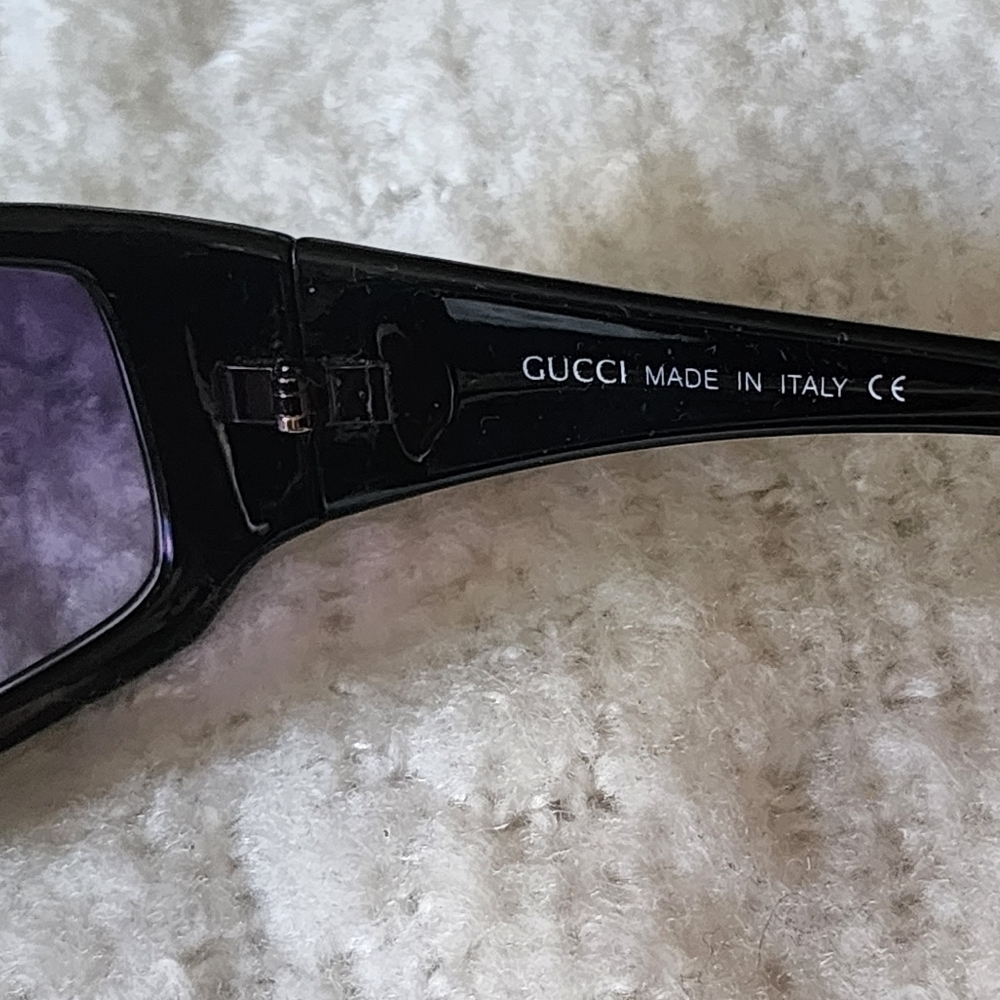 Vintage 90s Gucci rectangular sunglasses color black with gold embellishment - Picture 4 of 9